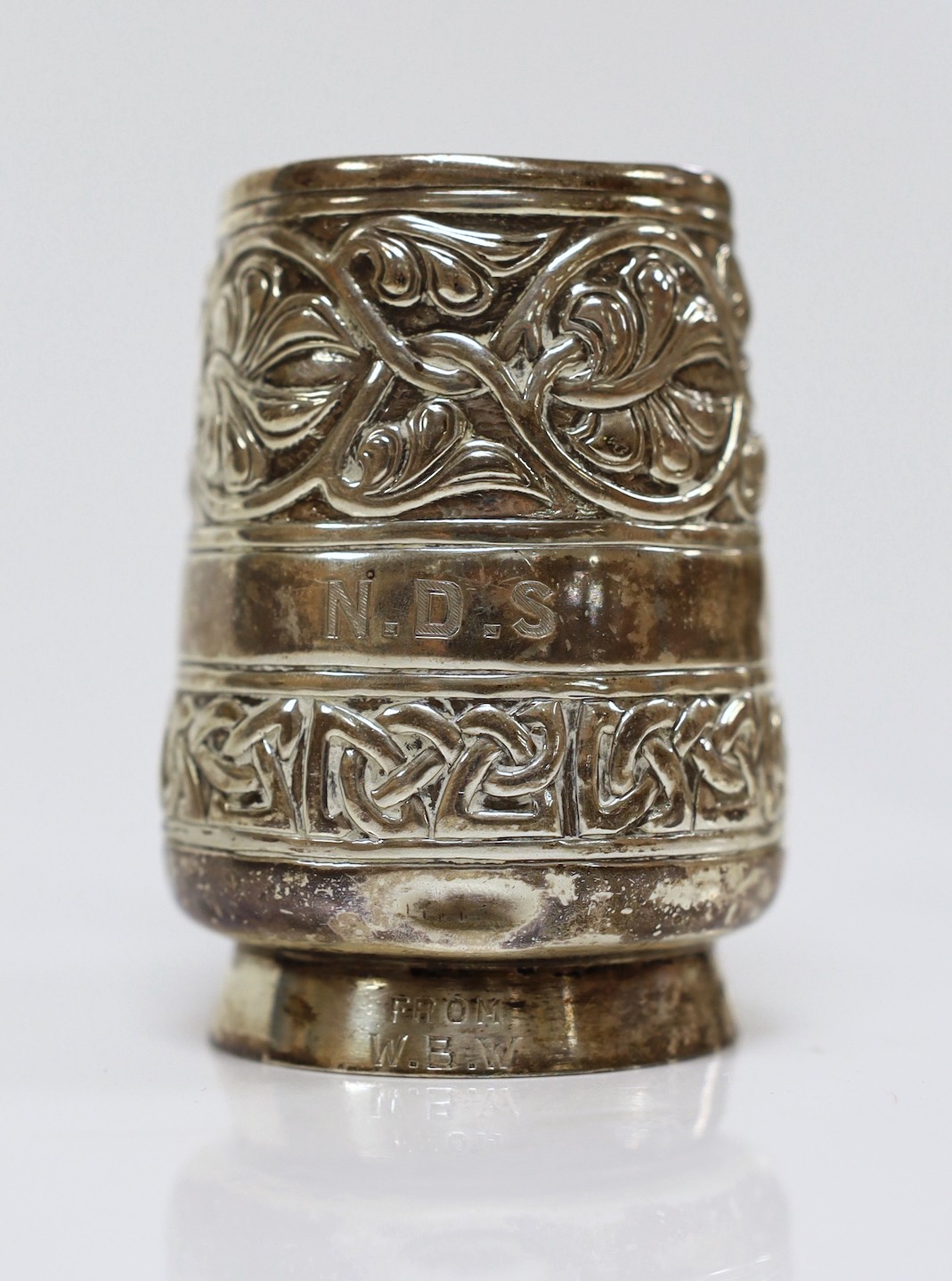 A George V embossed silver Iona mug, by Alexander Ritchie, Chester, 1911, with engraved initials, height 86mm, 1018 grams.
